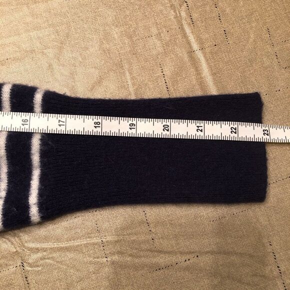 Halogen 100% Cashmere Long Sleeve Blue and White V-Neck Sweater - Picture 8 of 8